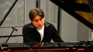 Фредерик Кемпф: «Концерт — это и шоу, поэтому пианист должен быть еще и актером»