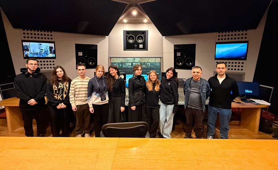 Студенты кафедры звукорежиссуры ГИТИСа посетили тон-студию «Мосфильма»