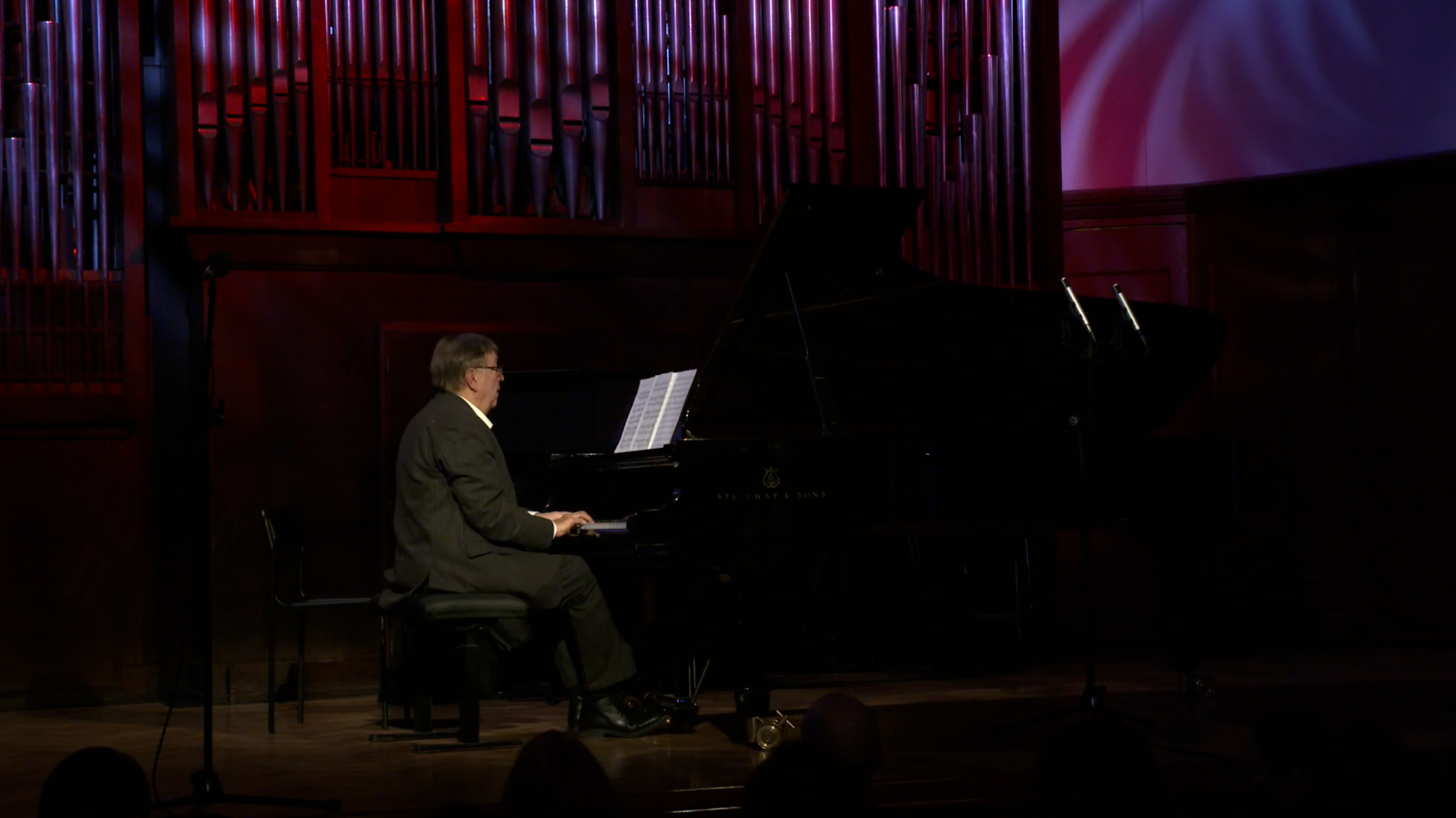 8 февраля на концерте памяти профессора Льва Николаевича Наумова (1925-2002) состоялась мировая премьера нового фортепианного сочинения его ученика, а ныне – народного артиста России, председателя Совета Союза композиторов России, профессора Александра Чайковского.