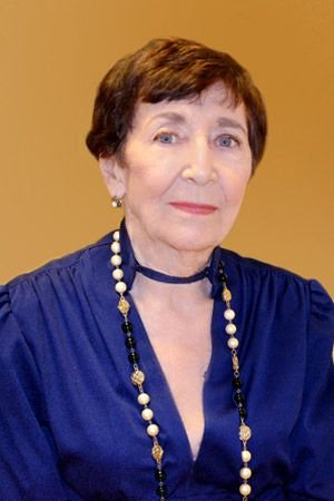 29 марта в Концертном зале Мариинского театра будут чествовать заслуженную артистку России, великолепного концертмейстера оперной труппы Елену Константиновну Матусовскую. Театрализованный концерт «Как дорожу я прекрасным мгновением» посвящен 70-летию ее творческой деятельности.